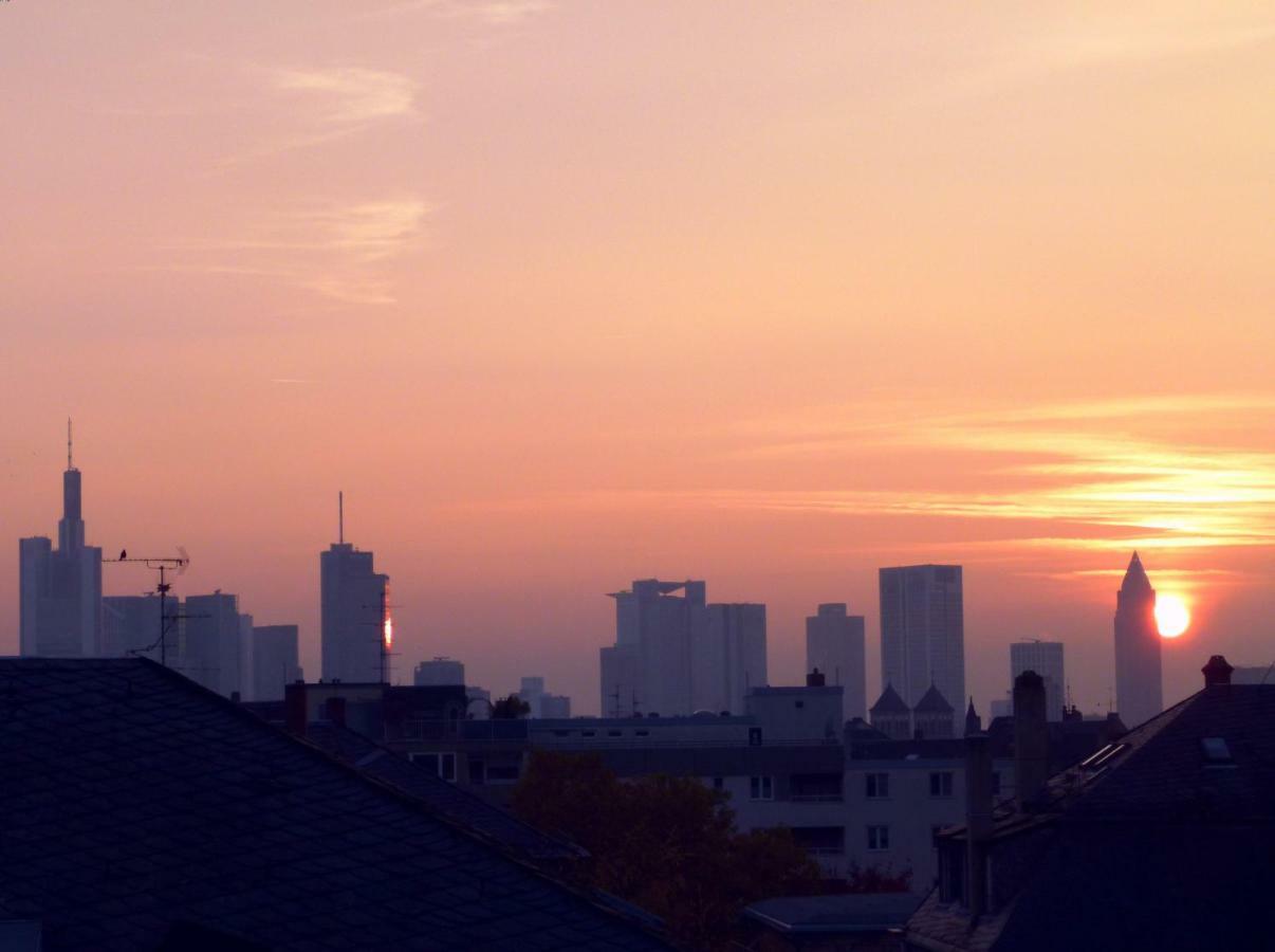 Citycentre Room For 1 Female Persons - Alternative Plus 1 Child Frankfurt am Main Buitenkant foto